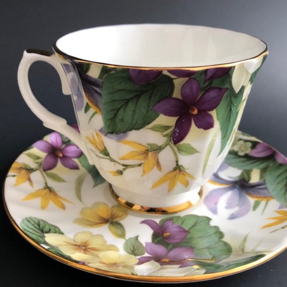 Duchess tea cup & saucer - Picture 2 of 7